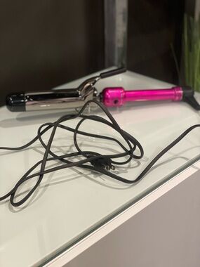 Hot tool ! Like New - Pink and Silver Curling Iron